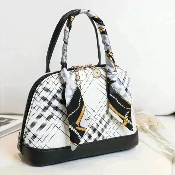 ⚠️Clearance Black And White Patterned Crossbody / Shoulder Bag - Picture 2 of 5
